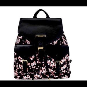 Victorias Secret Bag , cute , new and small!